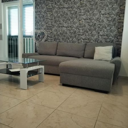 Gabriela Apartment Nin Exterior photo